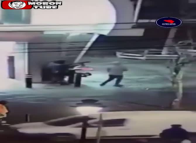 Video :Suspects are at large after a shooting outside the Brussels metro station